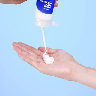 Texture of ISNTREE Hyaluronic Acid Moist Cream