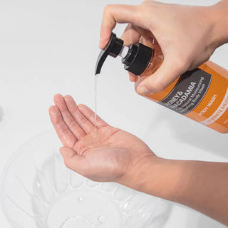 Texture of KUNDAL Honey & Macadamia Pure Body Wash