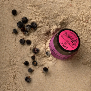 BettyHula Exfoliating Lip Scrub Rum & Blackcurrant