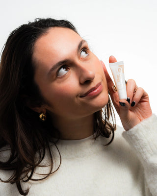 Trew Cosmetic GlowLip Hydrating Lip Oil Mirror Effect : 100% Natural styled product shot